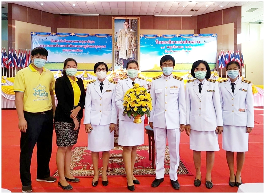 ﻿สำนักงานบังคับคดีกลุ่มจังหวัดที่ 4 (Sandbox) เข้าร่วมพิธีวางพานพุ่มดอกไม้สด ถวายราชสักการะ เนื่องในวันพระบิดาแห่งฝนหลวง ประจำปี 2563